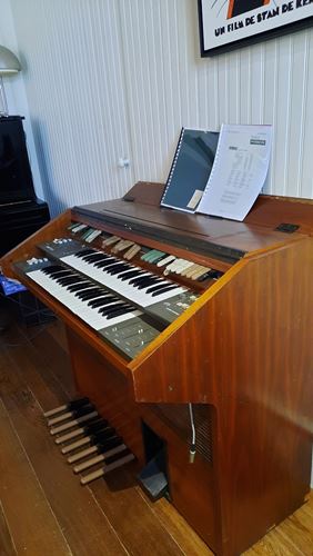 Eminent-310U Jarre model, needing service.